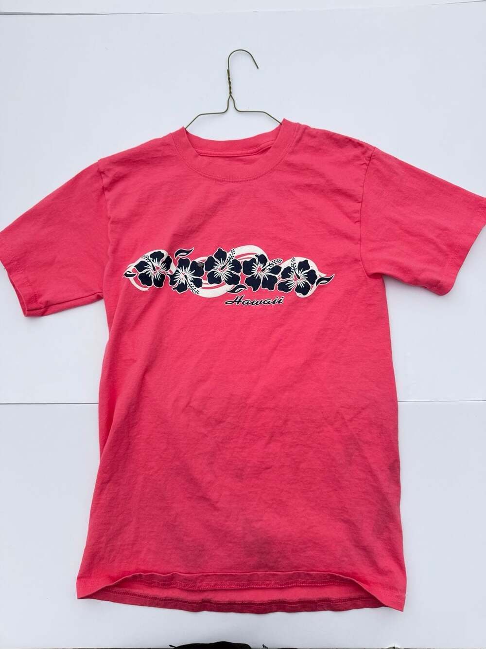 Hanes Hawaii T-Shirt Size S Pink Hibiscus Floral Graphic Short Sleeve